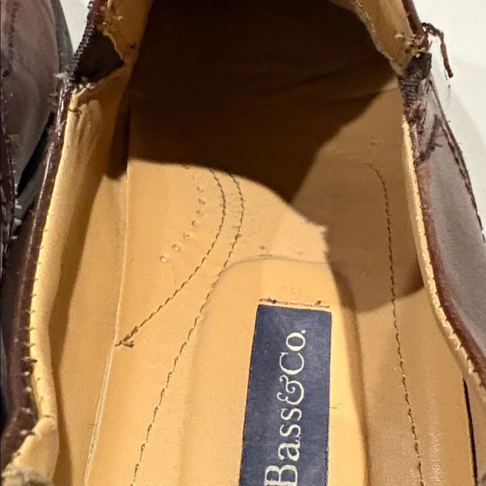 G.H. Bass Men's Leather Slip On Loafers.  Dress shoes. Size 11. Brown.